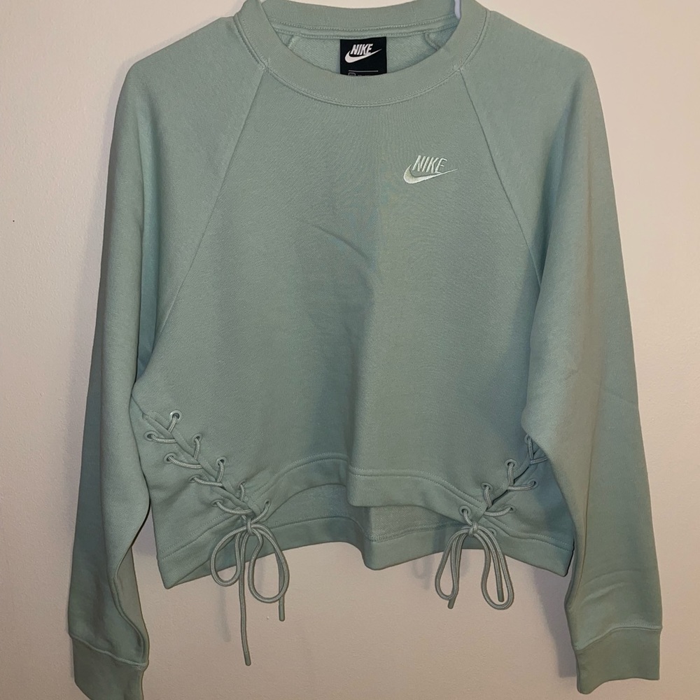 Women’s Nike sweatshirt